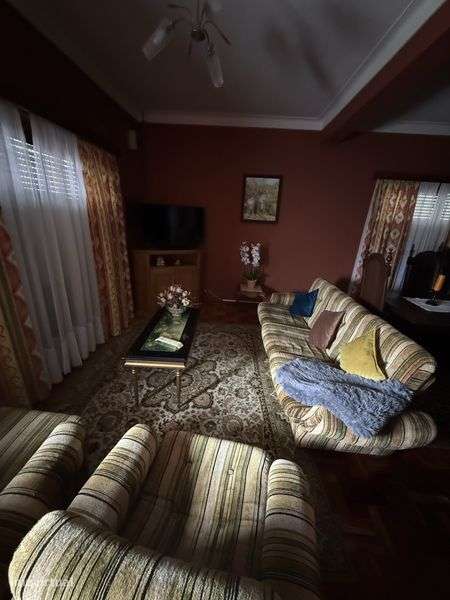 Alugo casa T2 bem localizada - Grande imagem: 4/5