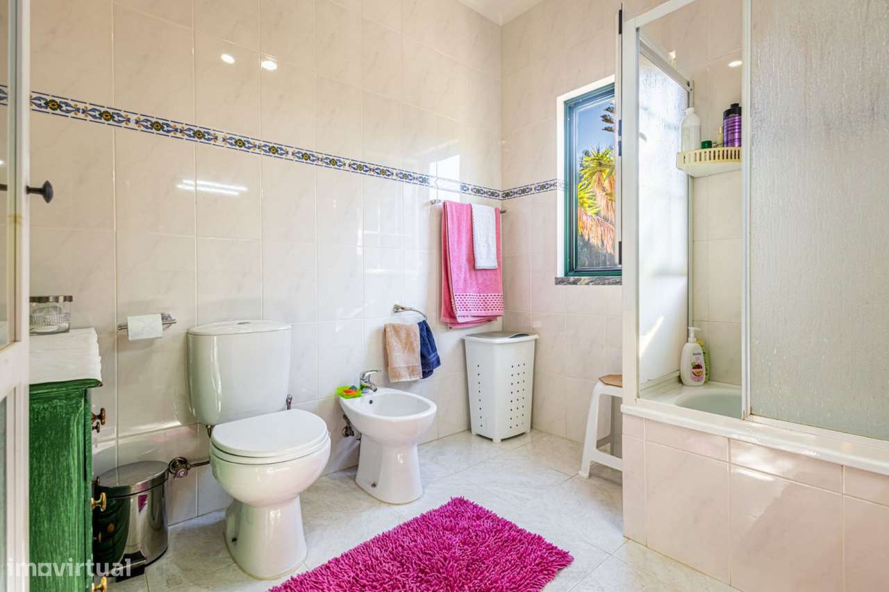 Quintinha com habitação, armazéns e terreno - Rio Maior-16