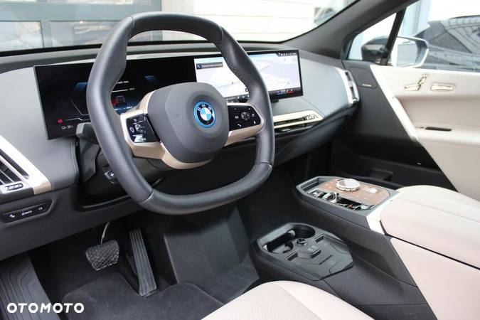 BMW iX - 5