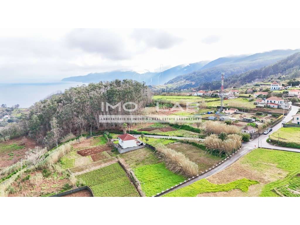 Terreno plano com 2128m2 - Porto Moniz-16