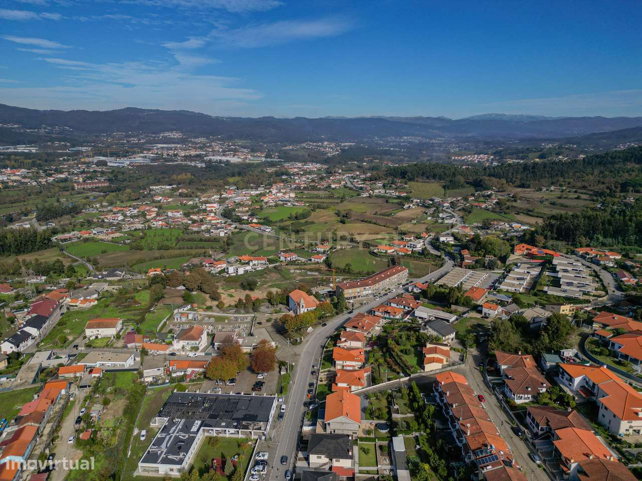 Moradia independente T4 em Santa Eufêmia de Prazins, Guimarães - Grande imagem: 5/39