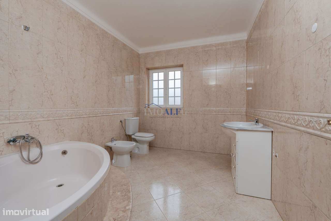 Moradia T7 com terreno perto de Vila Franca de Xira-14