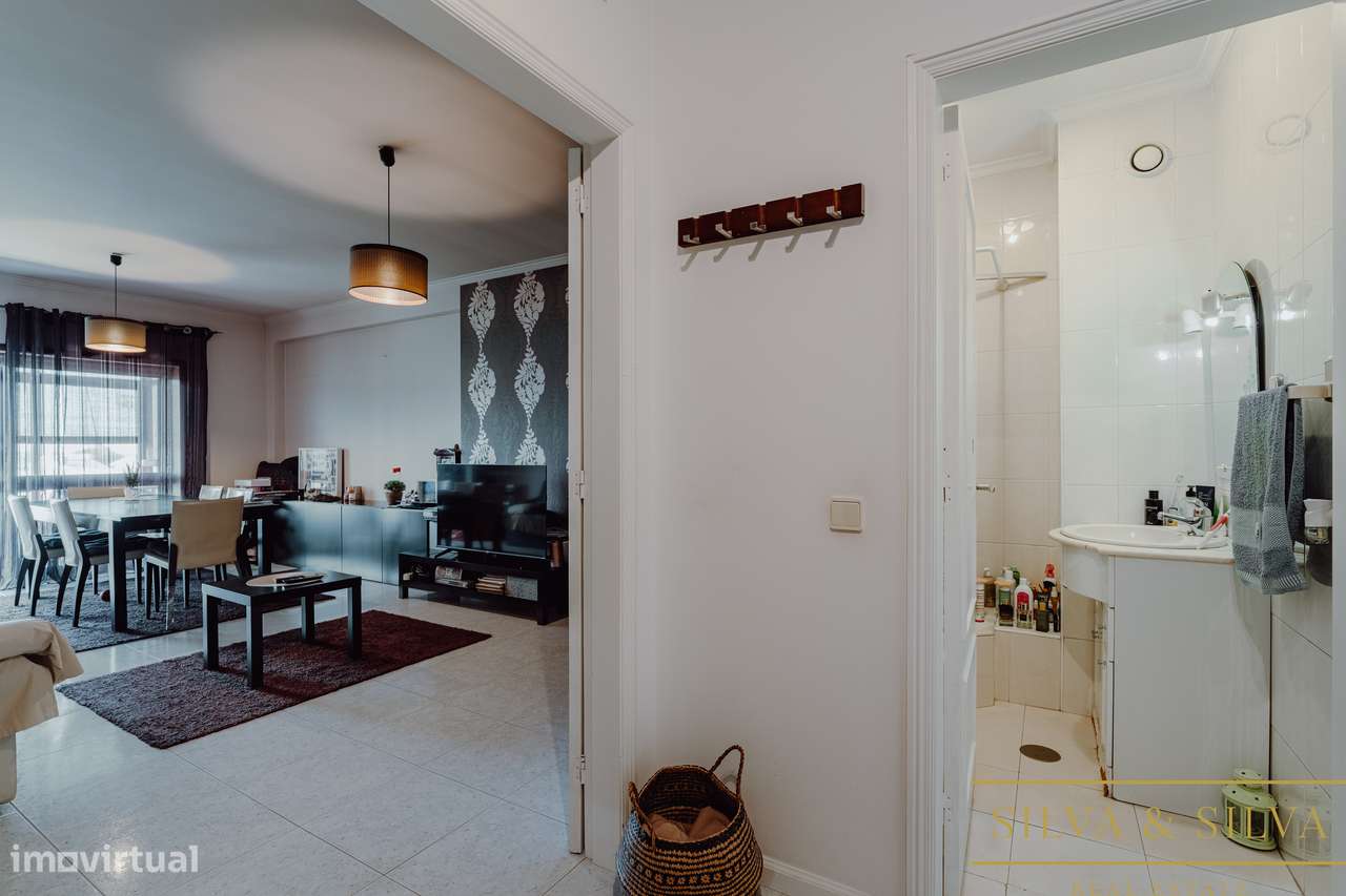 Apartamento T2+1 com garagem  no centro de Canelas-6