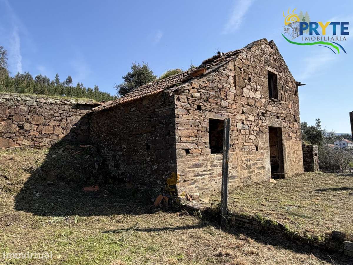 Ruína em pedra de xisto com boas vistas sobre a Aldeia e a Ribeira-15