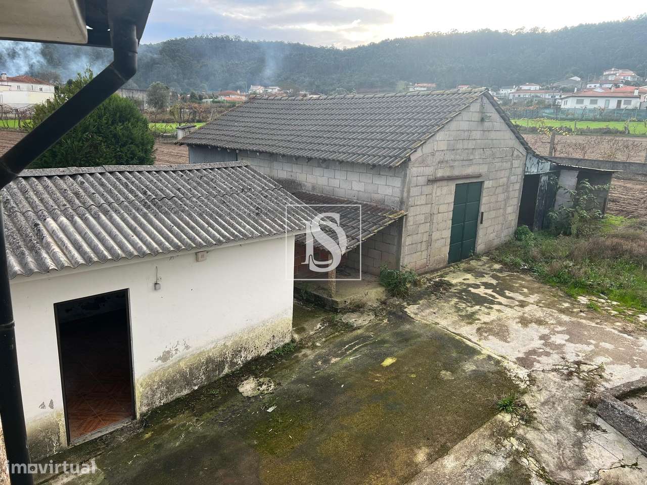 Moradia em Pedra / Casa de Campo inserida num lote de 6000m2 - Grande imagem: 3/36