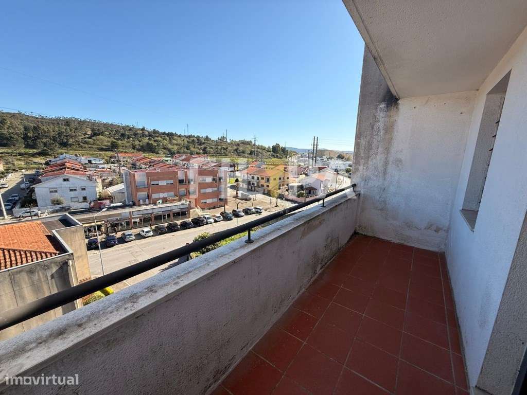 Excelente T1 com varanda, garagem e arrumo - Centro de Valongo - Grande imagem: 5/15