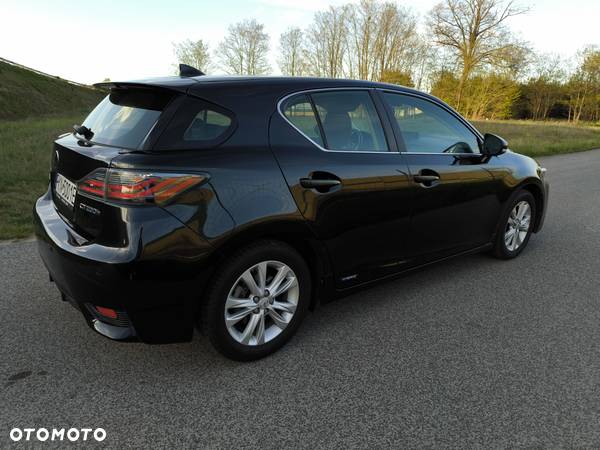 Lexus CT - 9