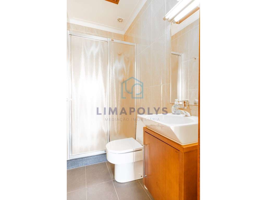 Moradia T4 com Vista Mar a 50m da Praia - Oportunidade Única!-29