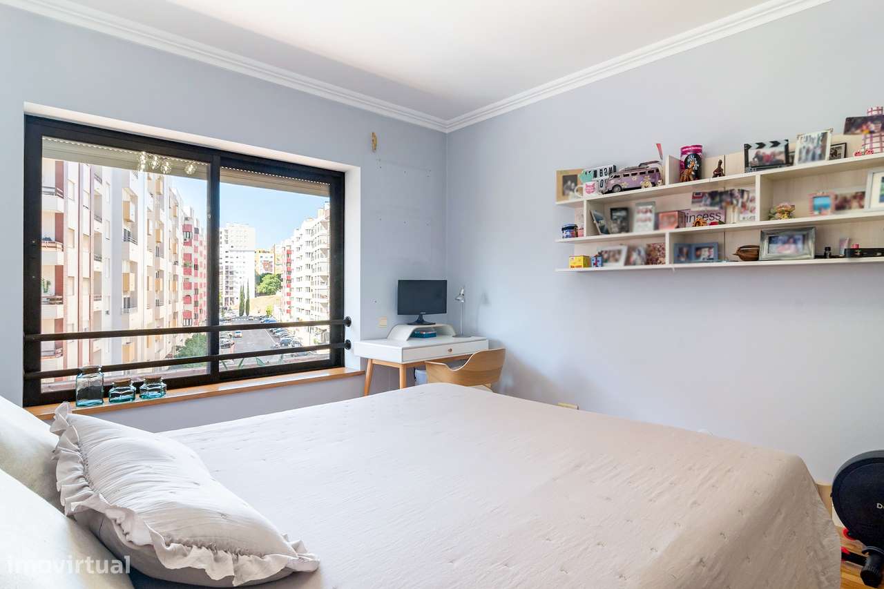 Apartamento T3+1 no Atlanta Park – Laranjeiras, Lisboa-19