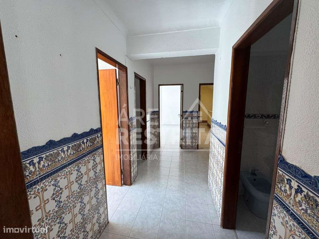 Apartamento T2 no Estádio da Medideira, Amora-9