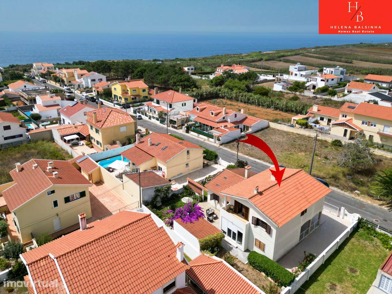 Bonita moradia V6, situada nos Casais de São Lourenço, junto à pra-0