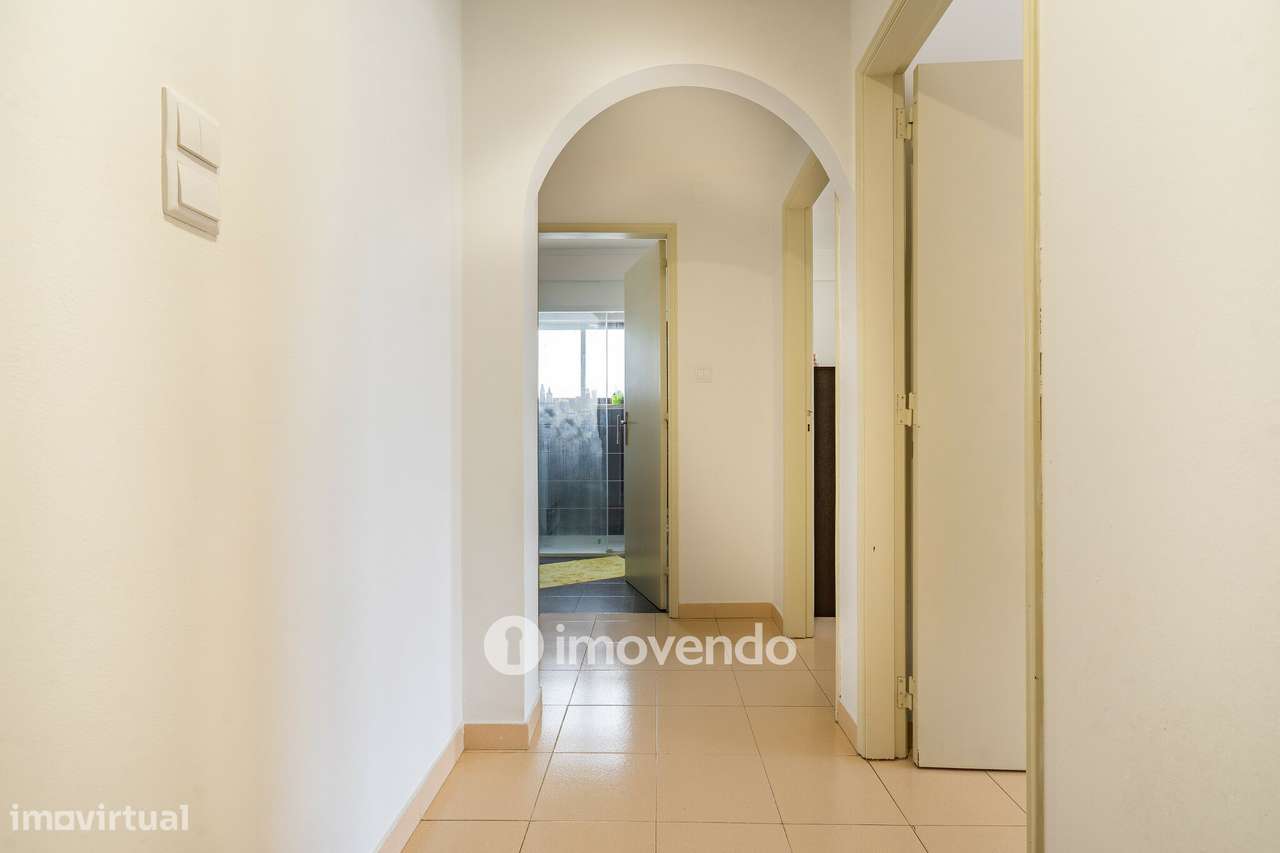 Apartamento T2 com arrecadação, na Quinta do Conde - Grande imagem: 2/39