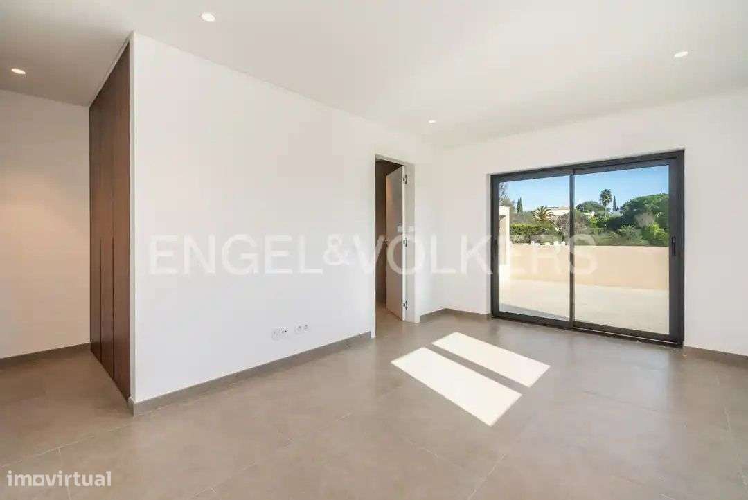 Moradia V4 Exclusiva perto do Carvoeiro-36