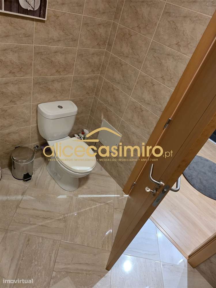 Moradia T4 - boas áreas- excelente estado!-39
