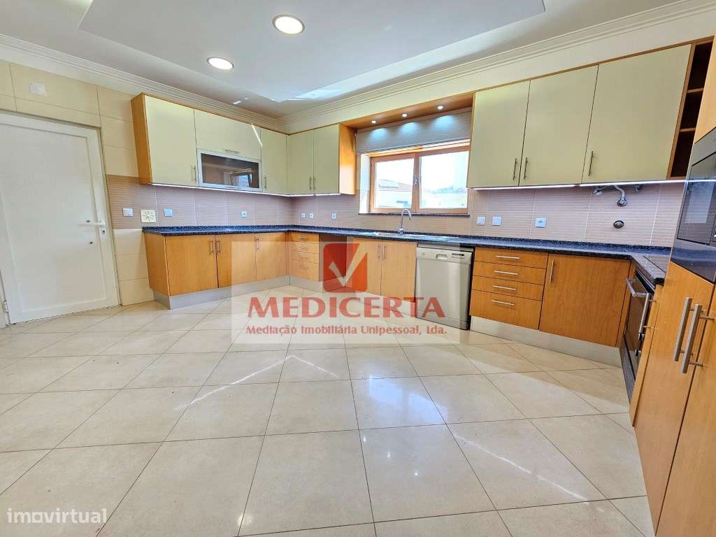 Algueirão - Moradia/Isolada T5 + Logradouro 350m² + Garagem-10