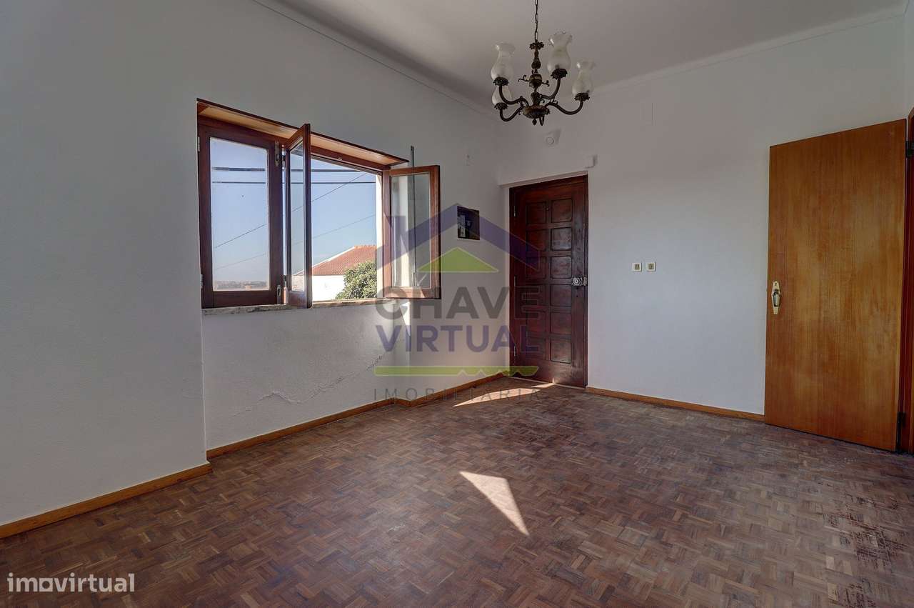 Moradia V3 com garagem e anexo  – Concelho Torres Vedras-5