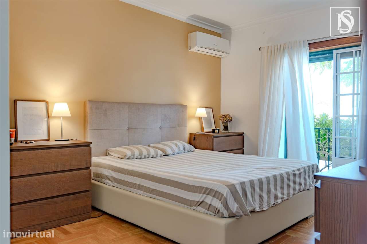 Apartamento T4 c/ Garagem-22