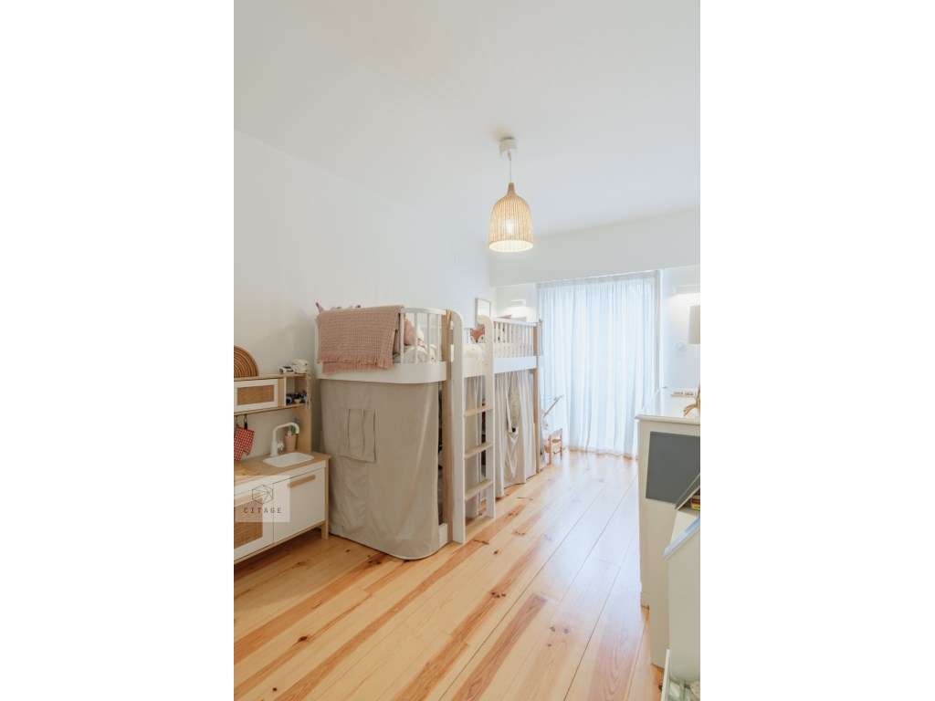 Apartamento T4 com garagem e terraço em Belem-36