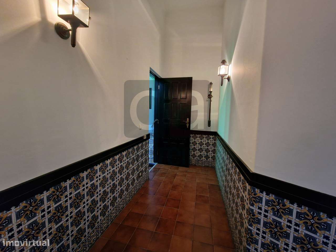 Moradia T3+1 no centro de Almeirim com garagem ampla e quintal-13