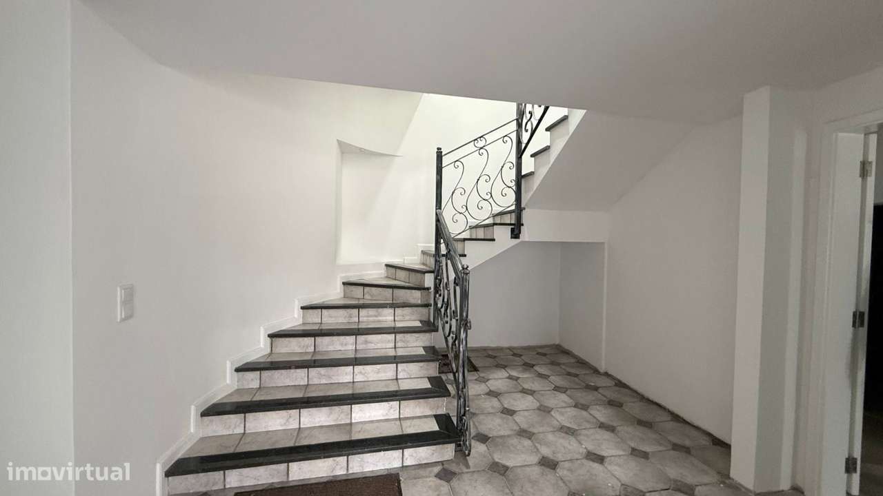 Moradia T3+1 com anexo, forno e churrasqueira, garagem e vistas da ...-13