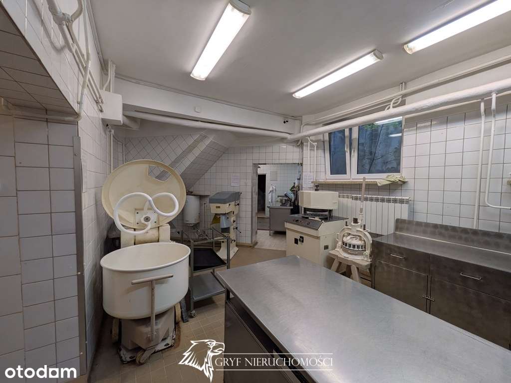 - Lokal w ścisłym centrum - idealny pod usługi --5