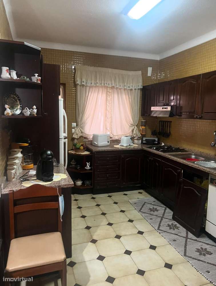 Moradia T4 com 3 LOJAS AREENDADAS E GRANDES TERRAÇOS - Peso da Régua-7