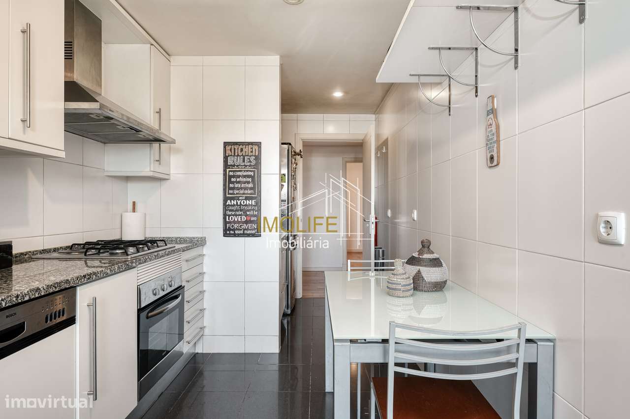 Apartamento T2 com Vista Desafogada em Benfica-10