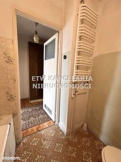 Pokój z widną kuchnią i balkonem.-7