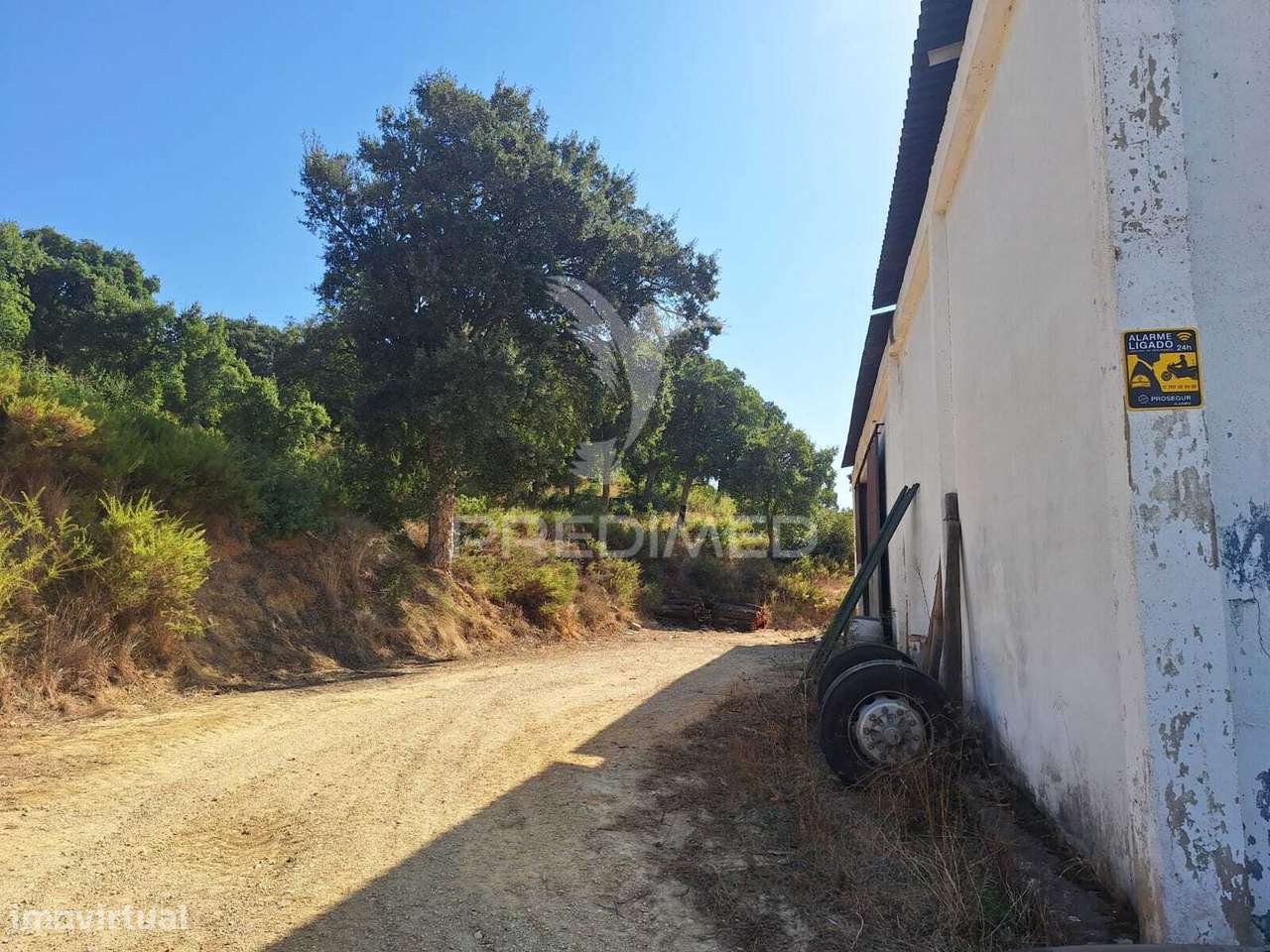 Armazém com terreno em Aveiras de Cima - Grande imagem: 2/7