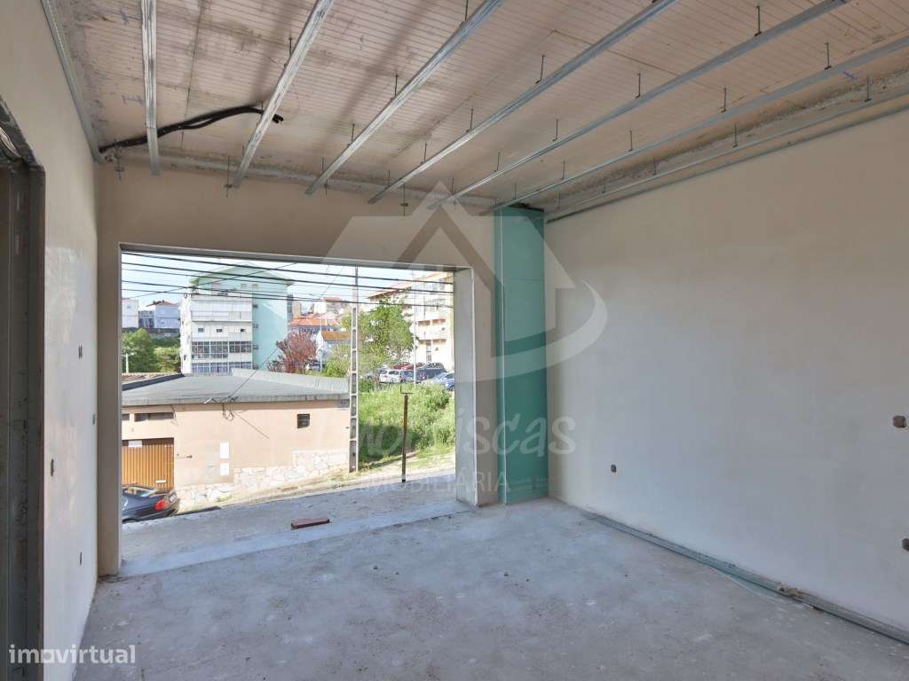 Moradia V4 nova com piscina no Bairro Sol Tejo, São João da Talha-7