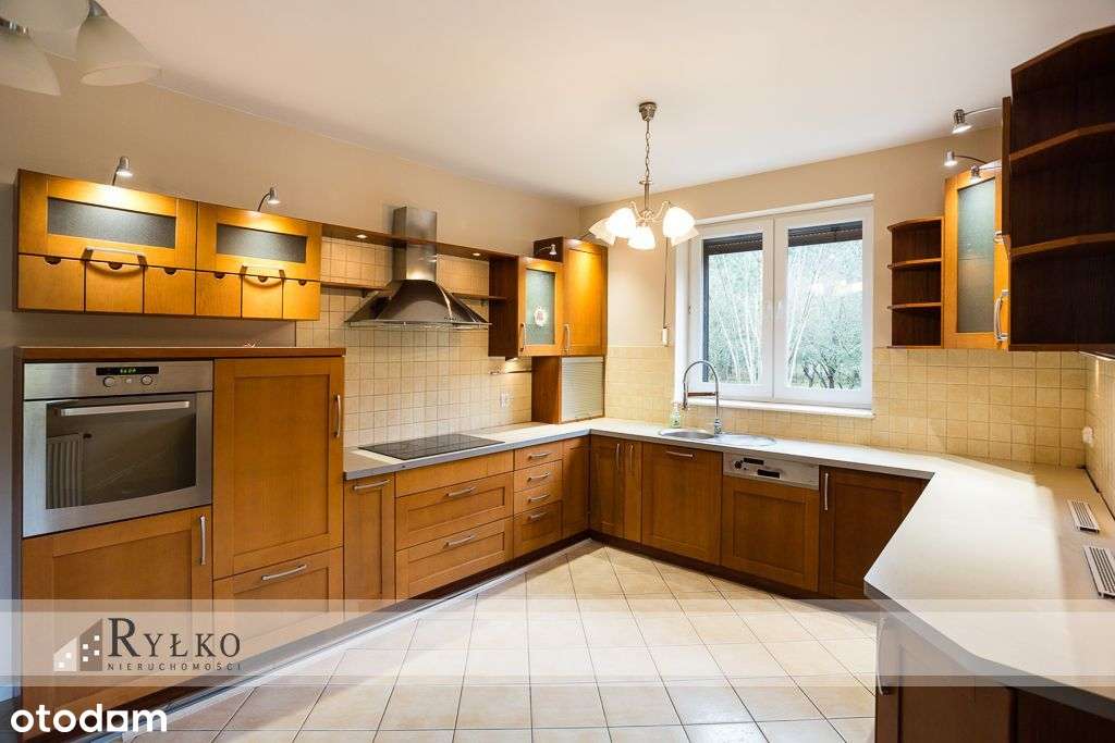 Przestrzenny dom w ciszy, z możliwą działalnością-6