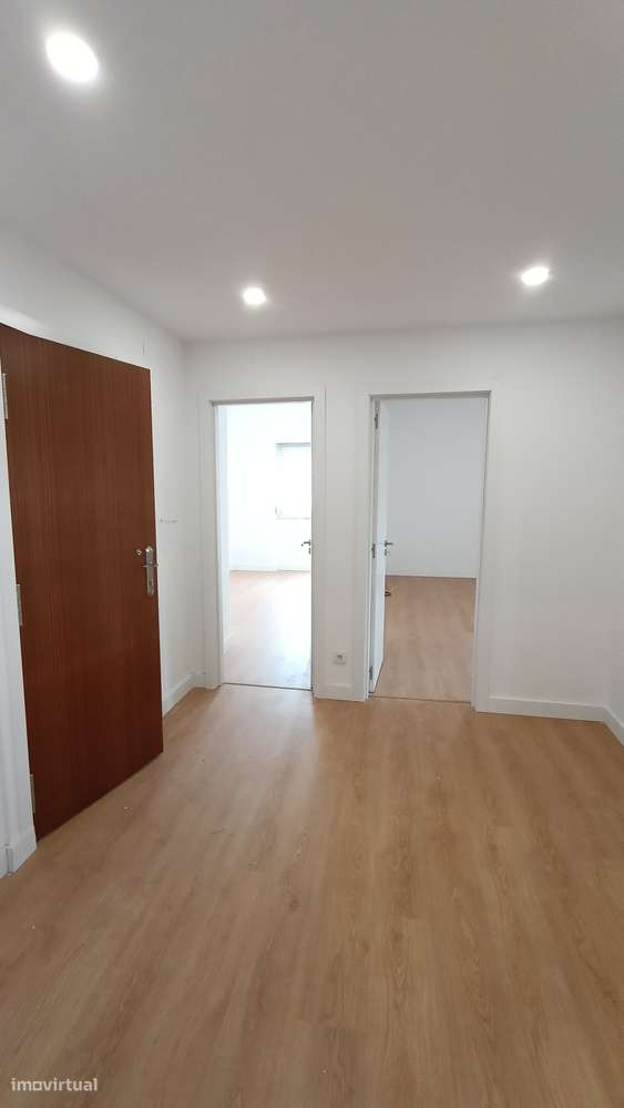 T3 c/ 3 frentes, localizado no Montijo, c/ 3 varandas - remodelado - Grande imagem: 5/26