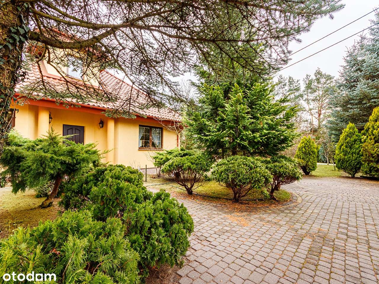 Piękny dom z garażem w okolicy Zalewu Zegrzyńskiego-1