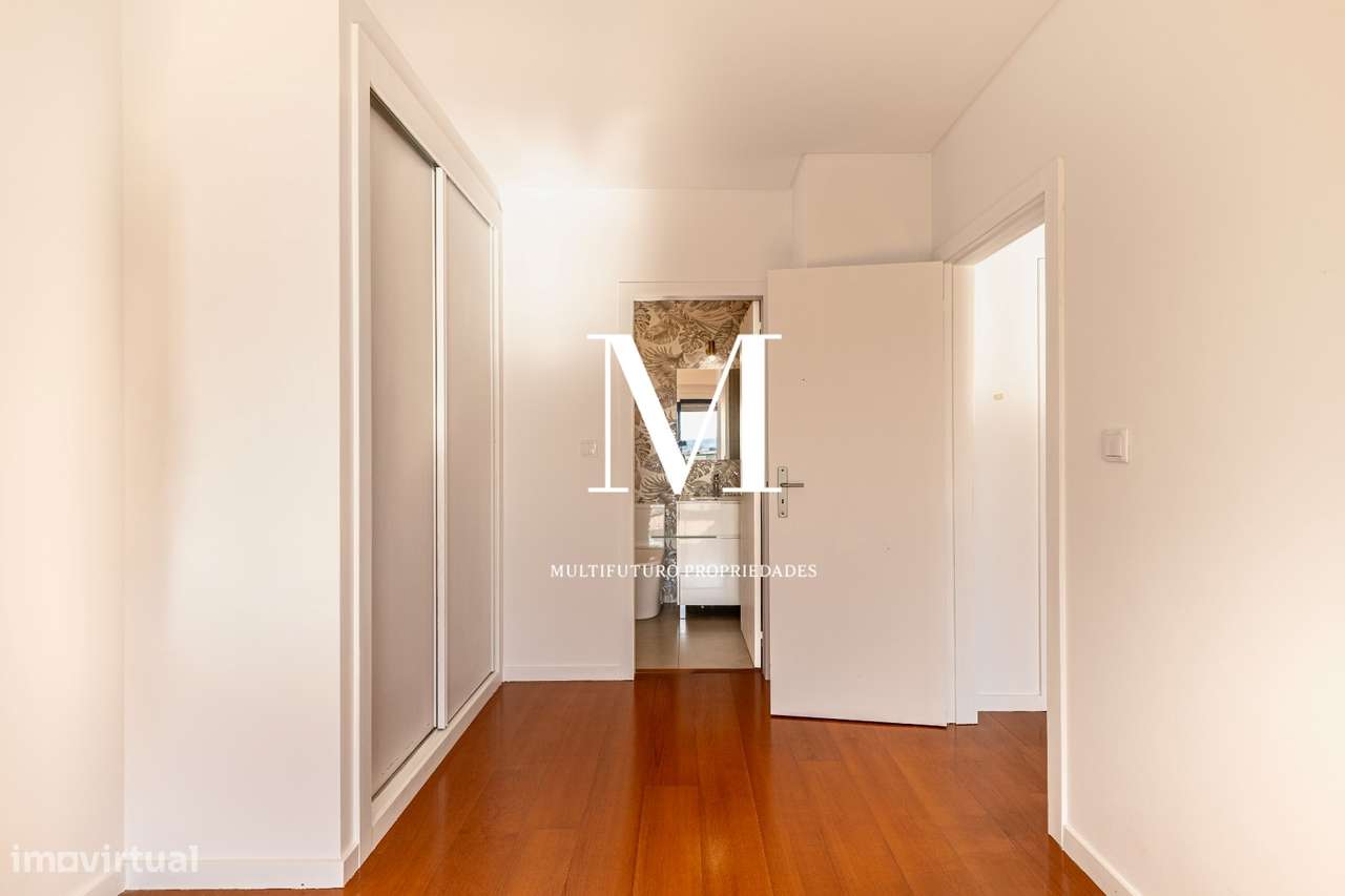 Valongo | Apartamento T2 | Varanda | Box 2 viaturas | Arrumos-6