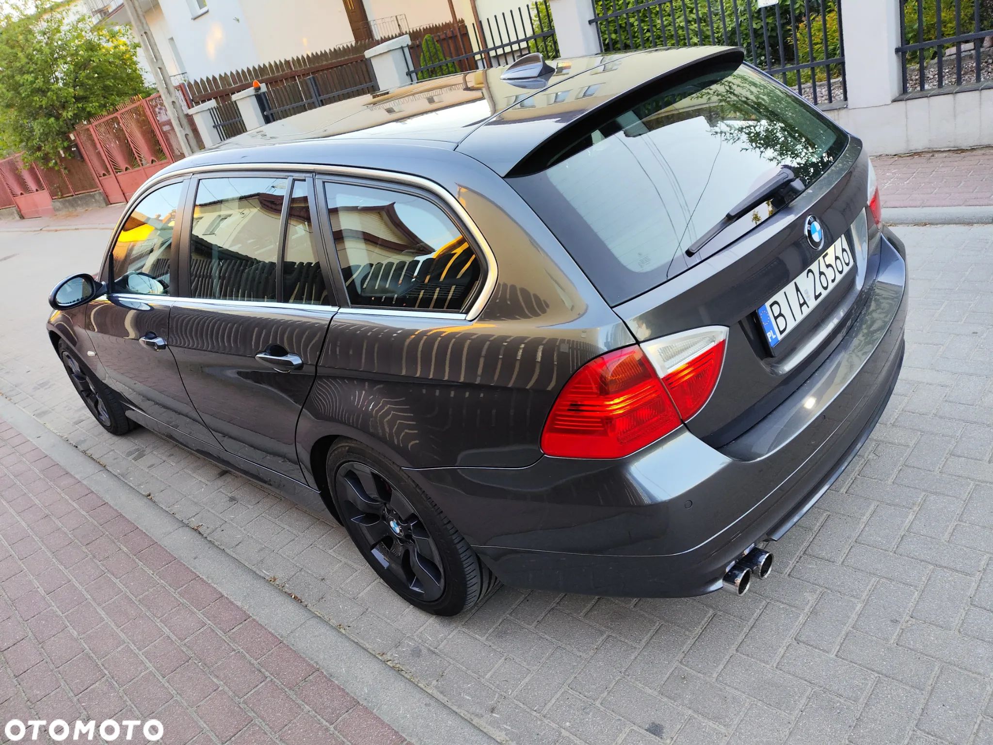 BMW Seria 3 325i - 1