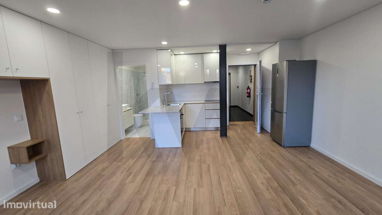 Apartamento "Studio", com Varanda, Mobilado e equipado, no centro do - Grande imagem: 4/20