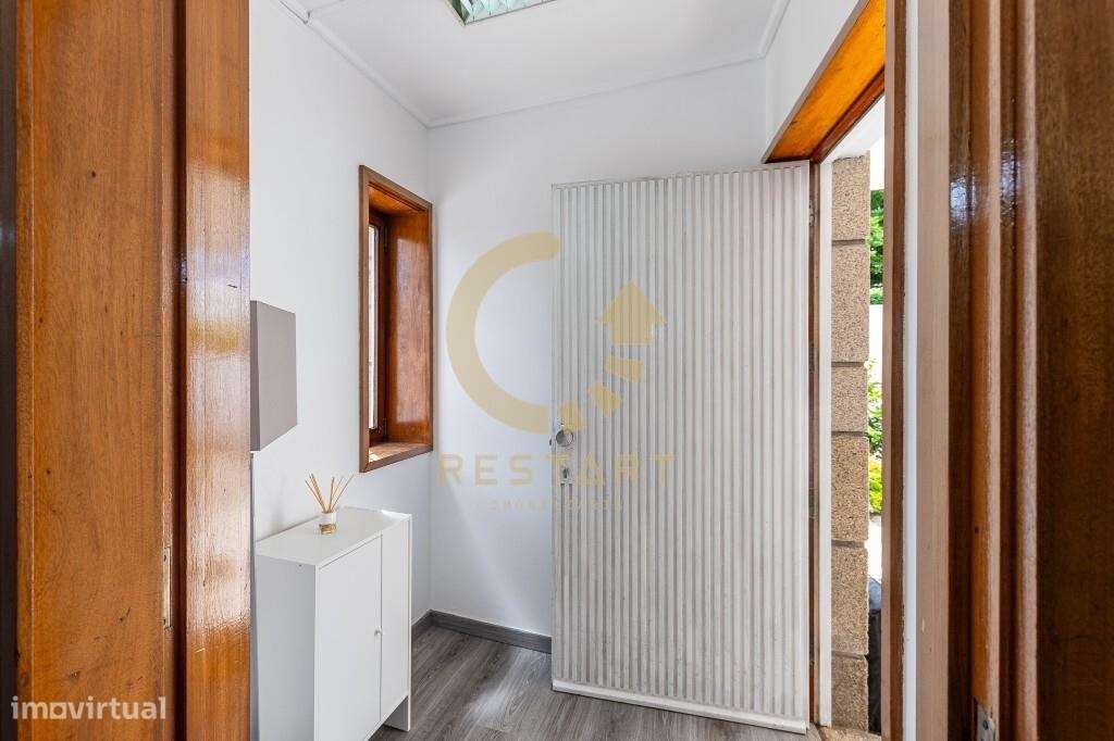 Moradia T11 Remodelada – Venda com Rendimento Garantido – Santa Luzia,-59
