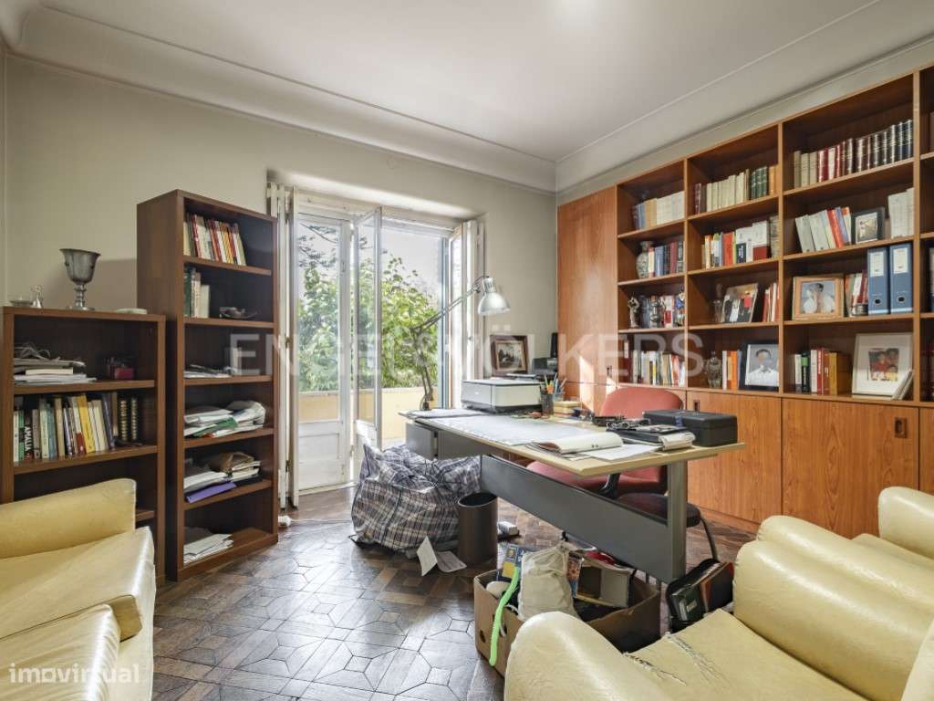 Moradia Isolada com Terreno de 1.300 m² em Alvalade-8