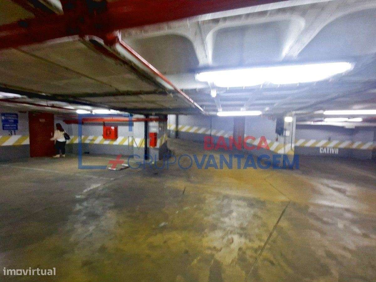 LUGAR DE PARQUEAMENTO - CHIADO - Grande imagem: 5/8