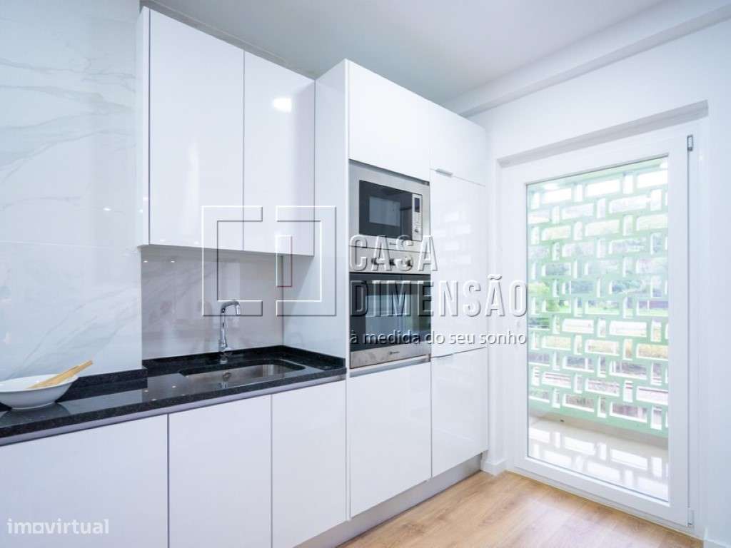 Apartamento de tipologia T3 com varanda, mobilado e equipado em Ben...-15