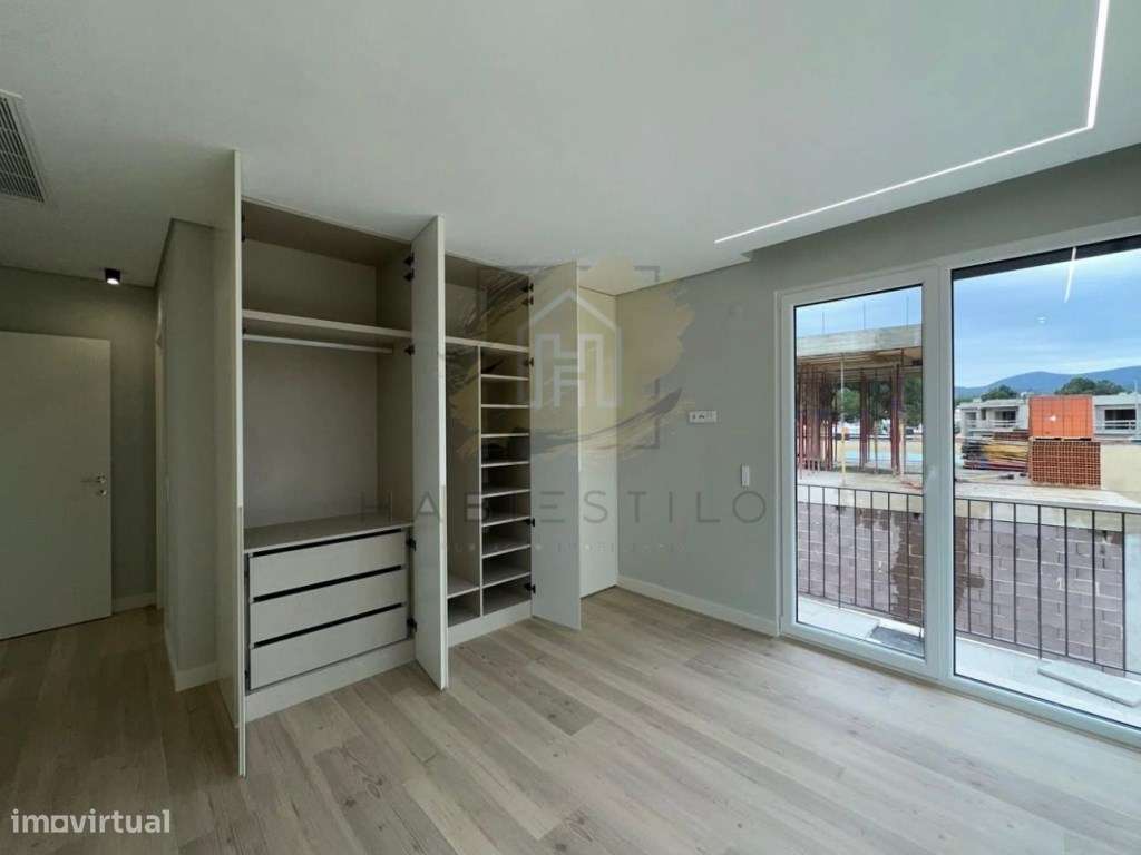 Moradia isolada em construção v3-21