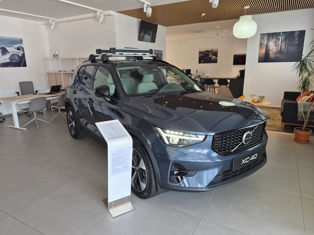 Volvo XC40 B3 AT FWD MHEV Plus Dark 2026