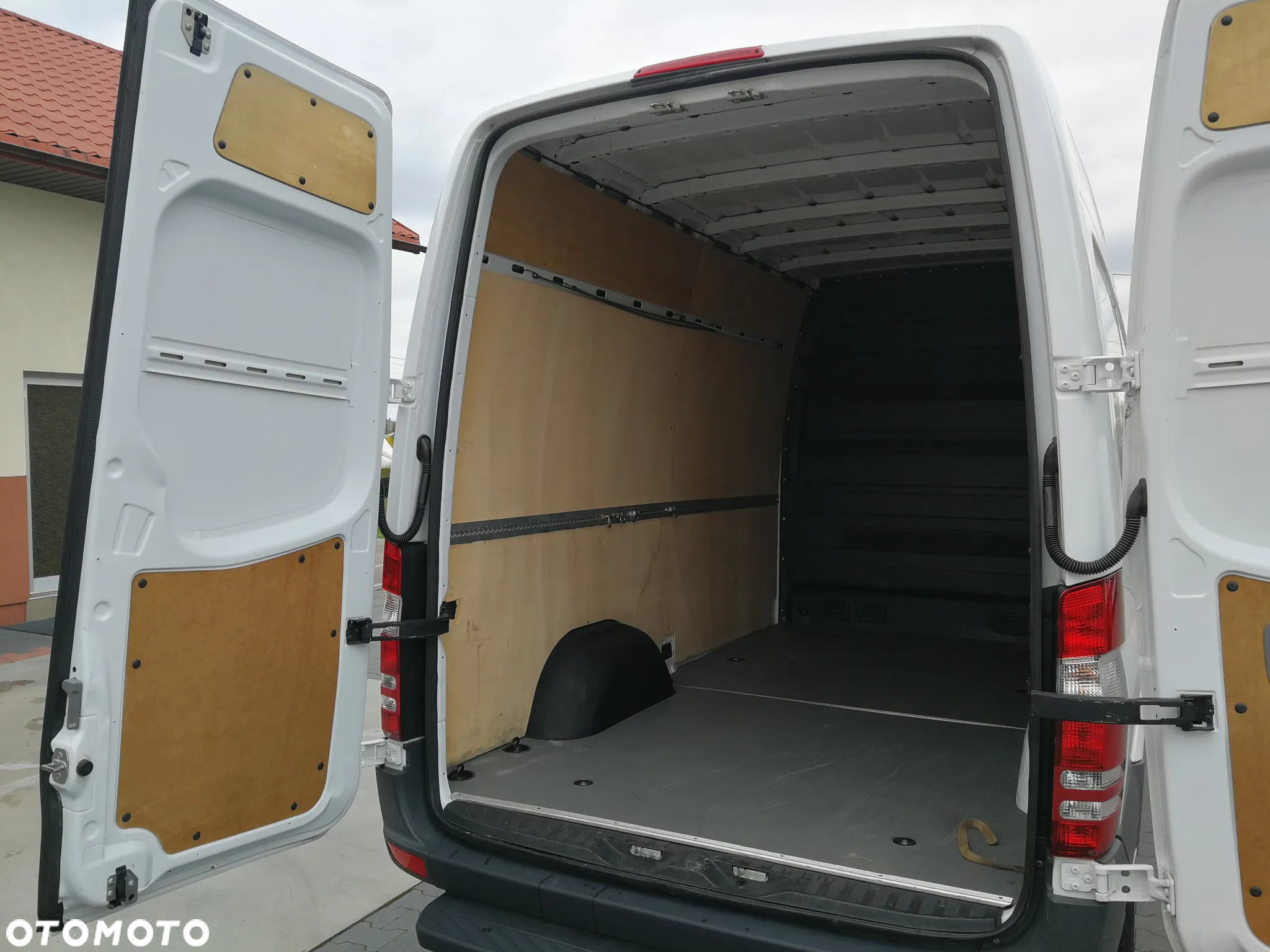 Mercedes-Benz Sprinter - 9