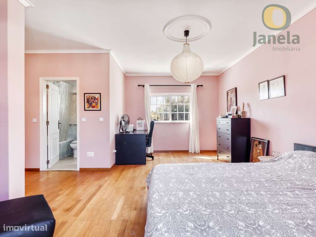 Moradia T3 com Garagem e Piscina no Vila Sol-12