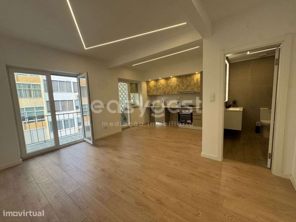 Apartamento T2 remodelado no Centro de Almada - Grande imagem: 2/10