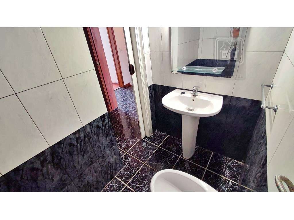 VENDA de CASA - MORADIA com garagem, jardim e quintal - Pico da Ped...-40