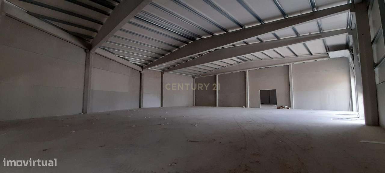 Armazém situado num condomínio fechado em Arruda dos Vinhos - Grande imagem: 5/19