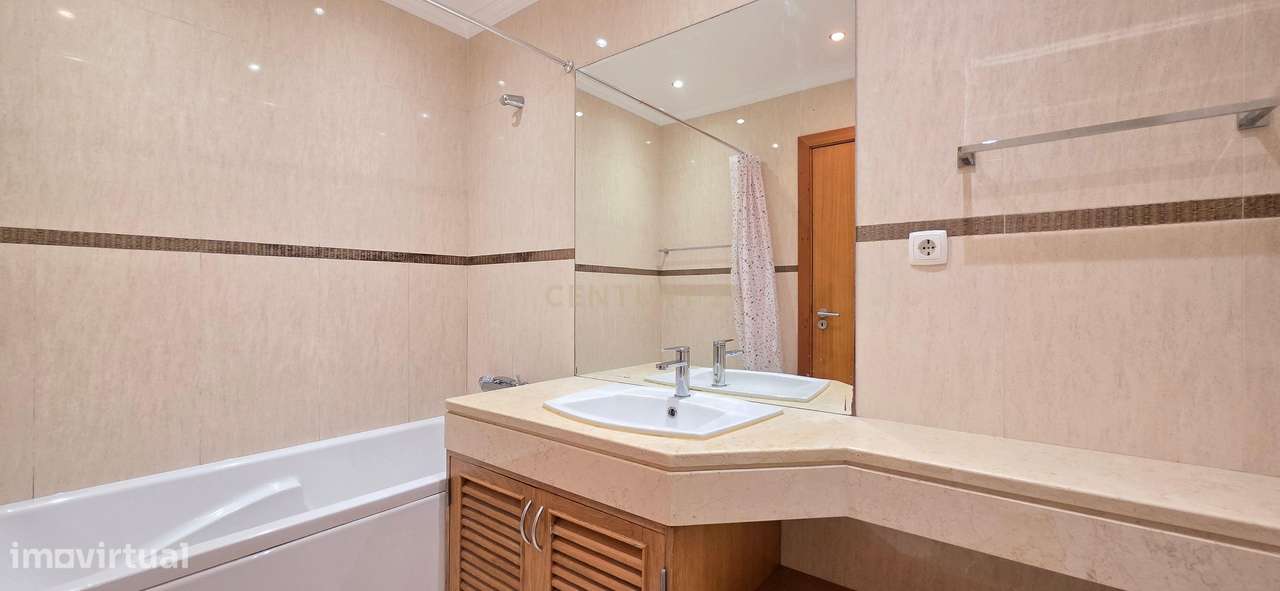 Apartamento T2+1 em Santo António-17