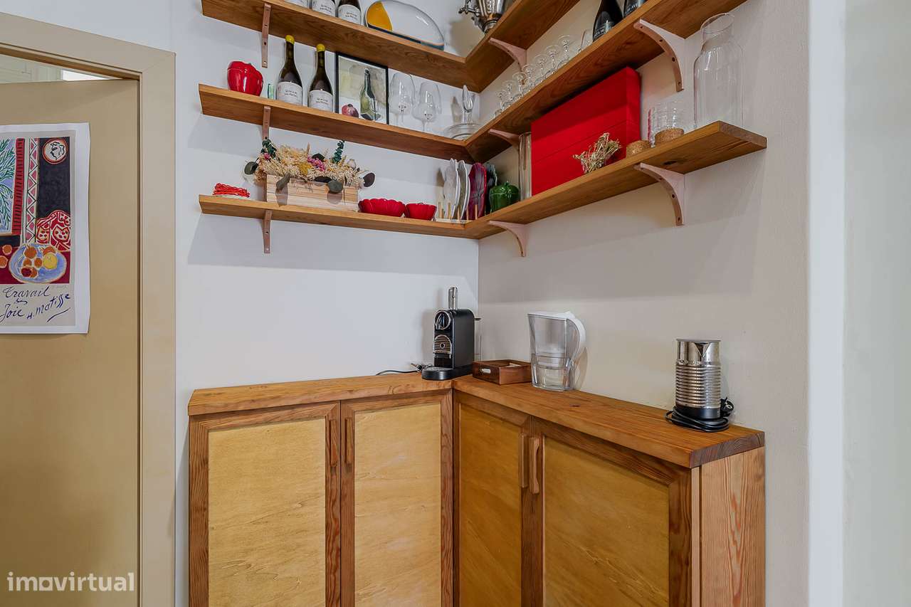 Garrafeira, mercearia para trespasse na Rua Tenente Ferreira Durão-13