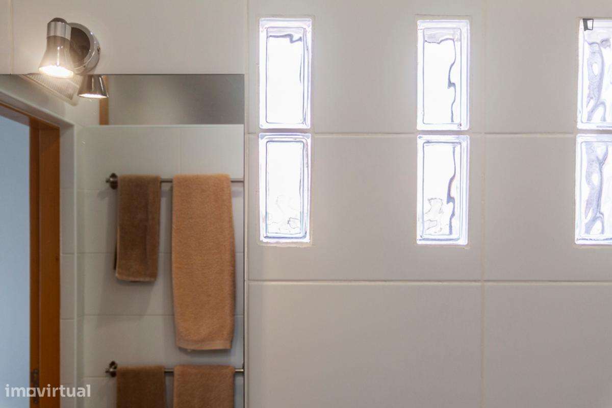 Apartamento com 1 quartos - localizado em Santa Marinha Porto - Grande imagem: 2/10